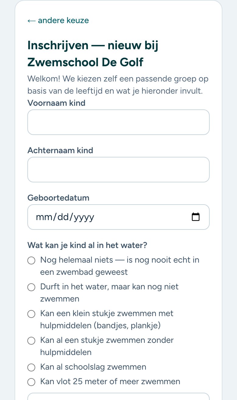 Het inschrijfformulier op een gsm. Ouders vullen de naam en geboortedatum van hun kind in en duiden aan wat het al kan in het water, van 'nog helemaal niets' tot 'kan vlot 25 meter zwemmen'.